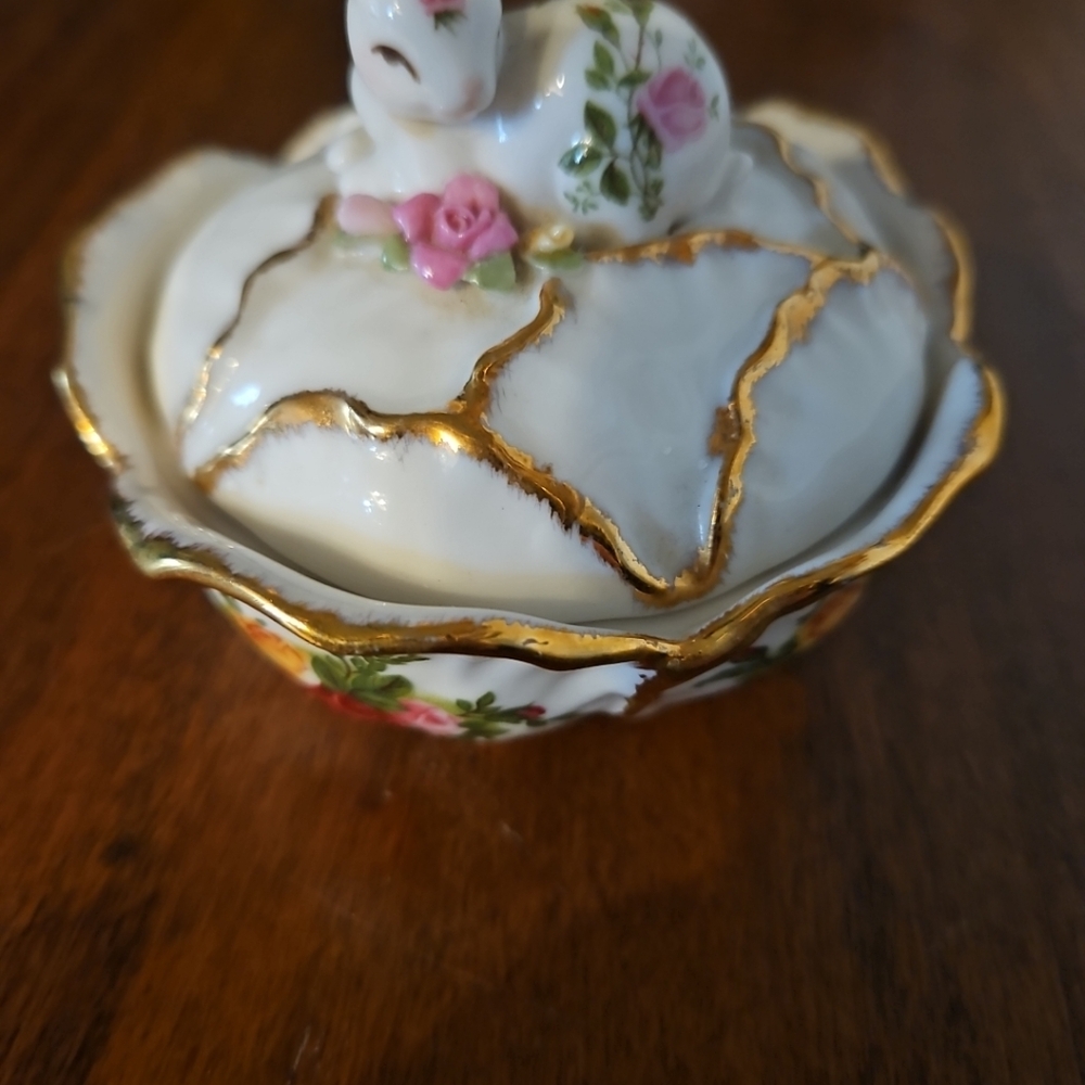 RARE ROYAL ALBERT OLD COUNTRY ROSES BUNNY RABBIT Trinkett Jewelry Box Figurine - Picture 8 of 8